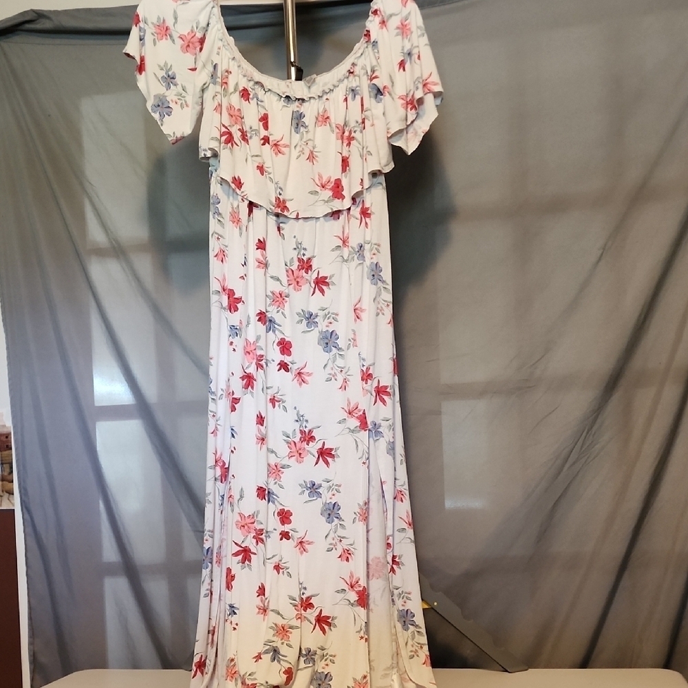 Divided Floral Ruffle Blouse
